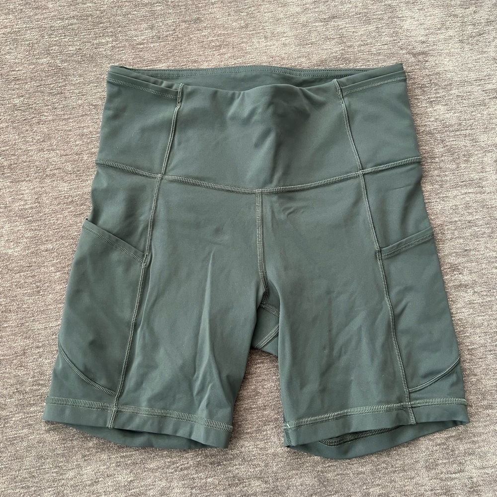 Lululemon shorts green size 6